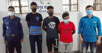 মহিপুরে দেশীয় চোলাই মদসহ ৩ যুবক আটক