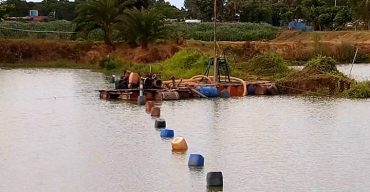 ঝিনাইদহ কোটচাঁদপুরে অবাধে চলছে অবৈধ বালু উত্তোলনের মহোৎসব