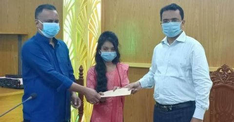 পিরোজপুরে অসচ্ছল সংস্কৃতিসেবীদের আর্থিক অনুদান প্রদান