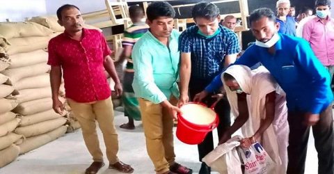 গলাচিপায় ৯ হাজার ৩শত ৩০ জন দুঃস্থদের মাঝে ভিজিএফ চাল বিতরণ