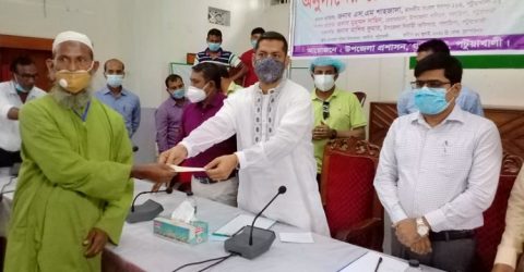 প্রধানমন্ত্রী কার্যালয়ের সহায়তা ও সংসদ সদস্যের ঐচ্ছিক চেক বিতরণ
