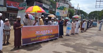 করোনা টেস্ট ফি বাতিলের দাবী, স্বাস্থ্য খাতে অব্যবস্থাপনা ও সীমান্ত হত্যার প্রতিবাদে ঝিনাইদহে মানববন্ধন