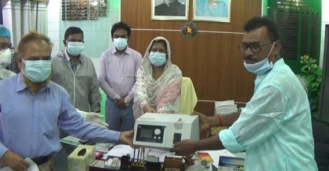 ঝিনাইদহ কোভিড হাসপাতালে হাই-ফ্লো ন্যাজাল ক্যানোলা প্রদাণ করলেন স্থানীয় সংসদ সদস্য তাহজীব আলম সিদ্দিকী সমি