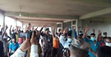 হবিগঞ্জে বিজিবির কাছে আত্বসমর্পন করেছে চোরবাহিনীর সদস্য দল