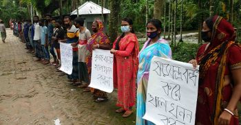 কিন্ডার গার্টেন ঐক্য পরিষদের আর্থিক প্রণোদনা ও ঋণের দাবিতে মানববন্ধন