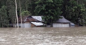 বন্যার ভয়াবহ রূপ, প্লাবিত হচ্ছে নতুন নতুন এলাকা
