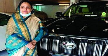 স্বামীর ফ্ল্যাট বিক্রি করে কোটি টাকার গাড়ি, আলোচনায় এমপি বুবলি