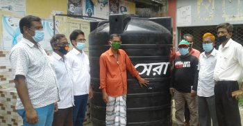 এনজিও ফাউন্ডেশনের অস্বচ্ছল মুক্তিযোদ্ধা পরিবারকে পানির ট্যাংক বিতরণ