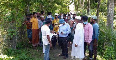 কুয়াকাটায় প্রবাহমান খালে বাধঁ পরিদর্শণ করলেন ভূমি প্রশাসন