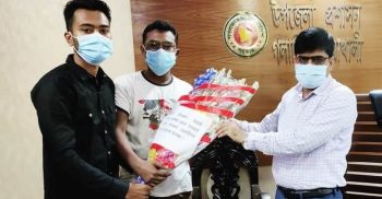 গলাচিপায় ইউএনওকে ফুলের শুভেচ্ছা দিলেন উপজেলা ছাত্রলীগ