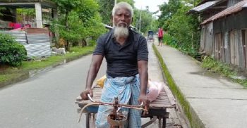 গলাচিপায় ভ্যান চালক সিরাজ মাঝির ভাগ্য ফেরাতে পারেনি আজও