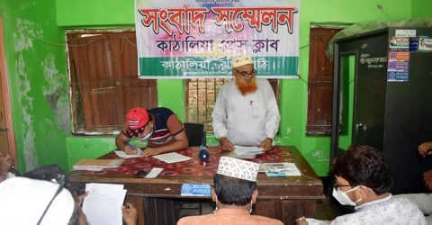 ঝালকাঠিতে জীবনের নিরাপত্তার দাবীতে পিতা-পুত্রের সংবাদ সম্মেলন