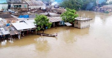 ঢাকার আশপাশে বন্যায় তলিয়ে গেছে বসতবাড়ি