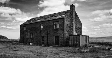 ভারতে রাত গভীর হলেই ভেসে আসে কান্নার শব্দ এলাকায় আতঙ্ক!