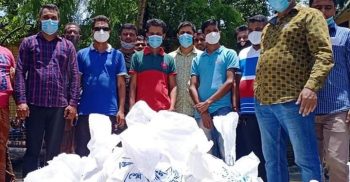 গলাচিপা এক হাজার অসহায় মানুষের মধ্যে ত্রাণ বিতরণ করেছে উপজেলা যুবলীগ