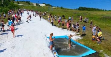 পর্যটকদের আকর্ষণ বাড়াতে রাশিয়ায় স্কি প্রতিযোগিতা