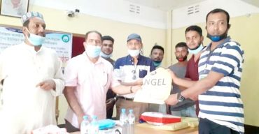 করোনা ভাইরাসের মহাবিপর্যয়ে দাফন কাজে নিয়োজিত সেচ্ছাসেবী সংগঠন তাকরীম ফাউন্ডেশন এর পাশে দাঁড়ালো একাটুনা ইউনিয়ন ফাউন্ডেশ