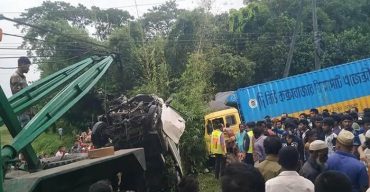 কক্সবাজারে কাভার্ডভ্যান-লেগুনার মুখোমুখি সংঘর্ষ: নিহত ৭