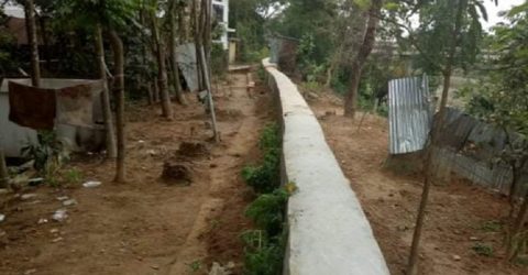 ফ্লাড ওয়াল নির্মাণে ঝুকিপূর্ণ স্থানটিই এখন সবচেয়ে নিরাপদ