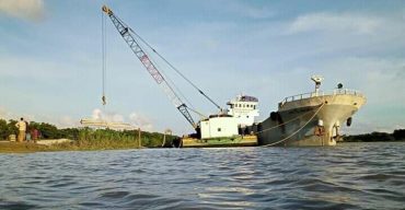 প্রতীক্ষা শেষে রাঙ্গাবালীতে আসলো বিদ্যুতের খুঁটি