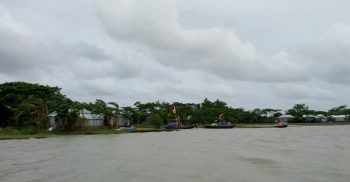 দক্ষিনাঞ্চলে প্রকৃতির সাথে যুদ্ধ করে বেঁচে আছে চর বাংলার মানুষ