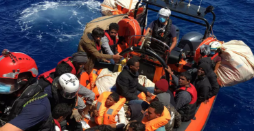 সাগর থেকে উদ্ধার ১৮০ অভিবাসীকে ইতালিতে প্রবেশের অনুমতি