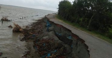 দশমিনায় ১০কোটি টাকার সড়ক তেঁতুলিয়া নদীর গর্ভে বিলীন