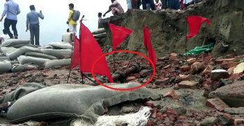 কুয়াকাটার সৈকতের বালুর নিচ থেকে বেরিয়ে এসেছে সাবমেরিন পাওয়ার সংযুক্ত আরটিকুলেটেড পাইপ