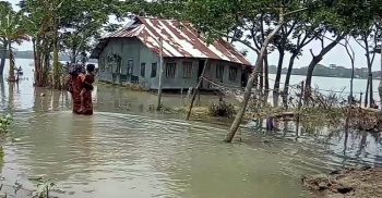 বঙ্গোপসাগরে ফের উত্তাল: নদ-নদীর পানির উচ্চতা বৃদ্ধি পেয়ে তলিয়ে গেছে গ্রামের পর গ্রাম
