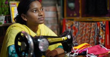 রিয়েল লাইফ হিরো: জাতিসংঘের স্বীকৃতি পেল খুলনার বস্তিবাসী আঁখি