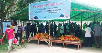 গরীব ও দুঃস্থদের মাঝে কুরবানীর মাংস ও নগদ টাকা বিতরণ