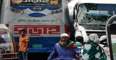ঝিনাইদহের বিষয়খালী বাজার এলাকায় বাস ও ট্যাংকলরির সংঘর্ষে ১০ জন আহত