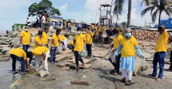 টোয়াকের উদ্যোগে কুয়াকাটা সৈকতে পরিচ্ছন্নতা অভিযান