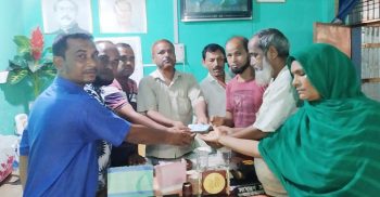 সাপাহার লোড পয়েন্ট অফিসের সদস্যর পরিবারকে মরনোত্তর এককালীন অনুদান প্রদান