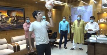 গিনেস বুকে নাম লেখানো বরিশালের শিক্ষার্থী আশিকুরকে সংবর্ধনা