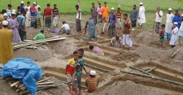 নেত্রকোনার হাওরে ট্রলারডুবির ঘটনায় মৃত ১২জনের দাফন সম্পন্ন