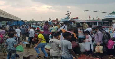 ঈদ শেষে কর্মস্থলে ফিরতে শিমুলিয়া-কাঁঠালবাড়ি নৌরুটে ফেরি চলাচল ব্যাহত
