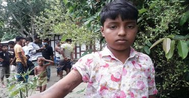 মাদারীপুর সদর হাসপাতালে নার্সের কান্ড! হাতের মধ্যে গাছের টুকরো রেখেই সেলাই