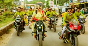 লেডি বাইকার ফারহানা ড্রিমি নববধূ নন, রয়েছে দেড় মাসের পুত্র সন্তান