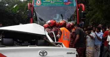 কু‌ড়িগ্রাম-রংপুর মহাসড়‌কে বাস-প্রাইভেটকার মুখোমুখি সংঘর্ষ, নিহত ৪