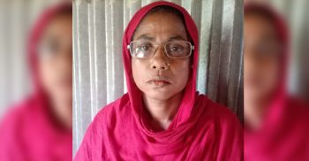 গলাচিপায় নুরজাহান বেগম করোনার প্রথম থেকে আজ পর্যন্ত মানুষের দ্বারে দ্বারে