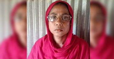 গলাচিপায় নুরজাহান বেগম করোনার প্রথম থেকে আজ পর্যন্ত মানুষের দ্বারে দ্বারে