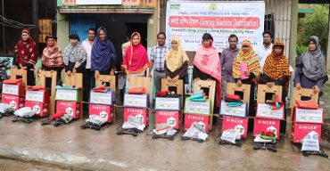 কলাপাড়ায় হতদরিদ্র স্বামী পরিত্যাক্তা ১০ নারী পেল সেলাই মেশিন
