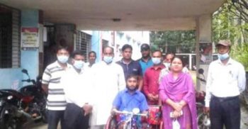 হরিণাকুন্ডু সরকারী লালনশাহ্ কলেজের মেধাবী প্রতিবন্ধী ছাত্রকে ট্রাইসাইকেল প্রদান