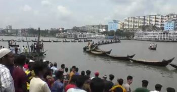 রাজধানীর সদরঘাটে খেয়াঘাট বন্ধের প্রতিবাদে মাঝিদের প্রতিবাদ