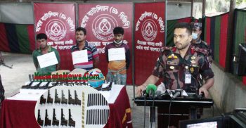 বেনাপোল সীমান্ত থেকে ১১টি পিস্তল ২২টি ম্যাগজিন ৫০ রাউন্ড গুলি ১৪কেজি গাঁজা সহ আটক-৩