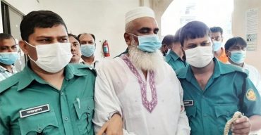 বরখাস্ত হলেন স্বাস্থ্যের সেই গাড়িচালক আব্দুল মালেক