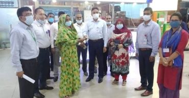 ওমানফেরত সুমিত্রা যেভাবে বাড়ি ফিরলেন