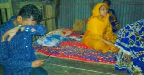 মসজিদে বিস্ফোরণে নিহত পরিবারকে আর্থিক সহায়তা: থামছে না স্বজনদের আর্তনাদ, কেঁদেছেন ইউএনও!