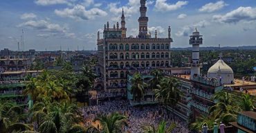 লাখো মানুষের ঢল আল্লামা আহমদ শফীর জানাজা সম্পন্ন